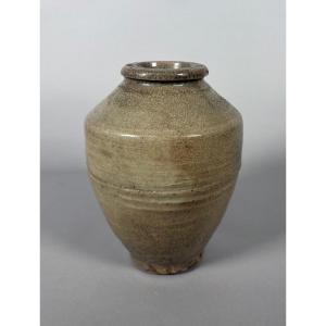 Cream-colored Crackled Stoneware Vase, Ming Dynasty (1368–1644), China 