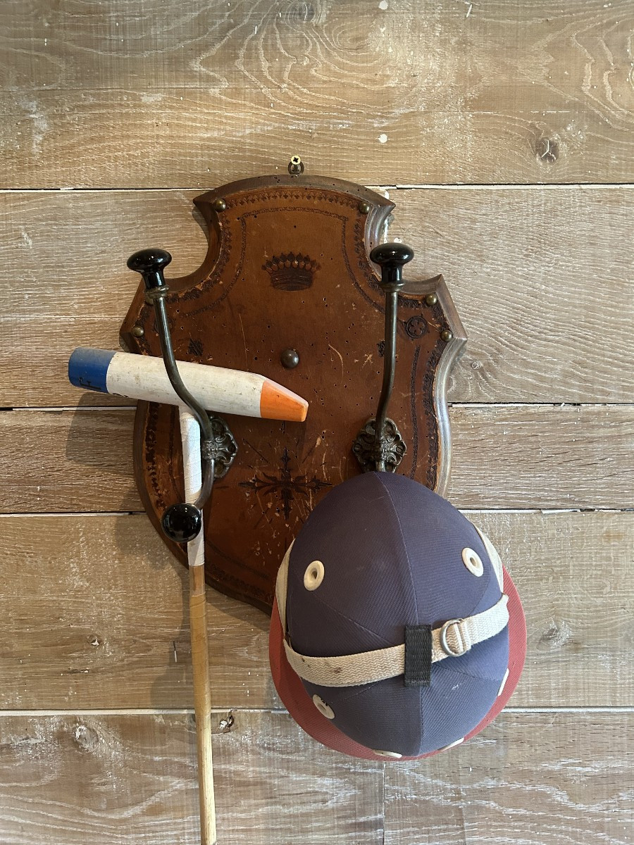 Coat Rack Of The Belgian Nobility-photo-2