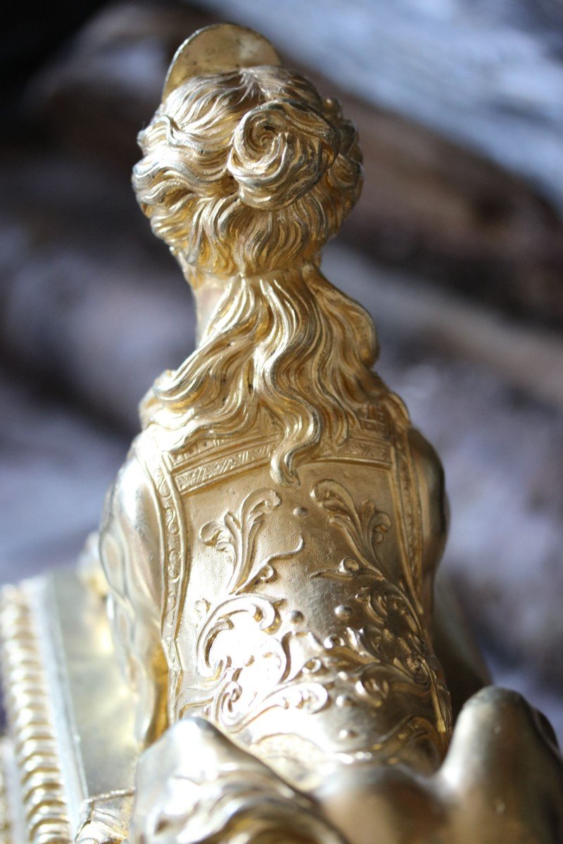 Paire De Chenets En Bronze Doré Et Ciselé Ornés D’imposantes Sphinges-photo-4