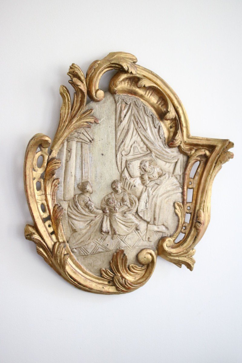 Medallion In Lacquered And Gilded Wood Representing A Birth Scene