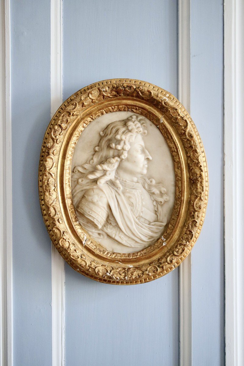Oval Medallion In White Marble Representative Louis XIV