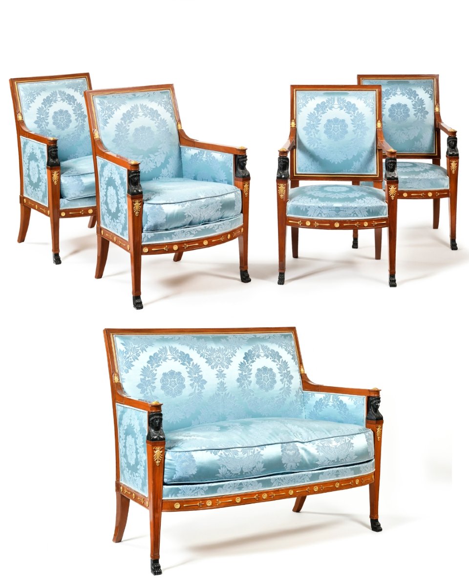 Suite de deux bergères, deux fauteuils et un canapé estampillée Demay