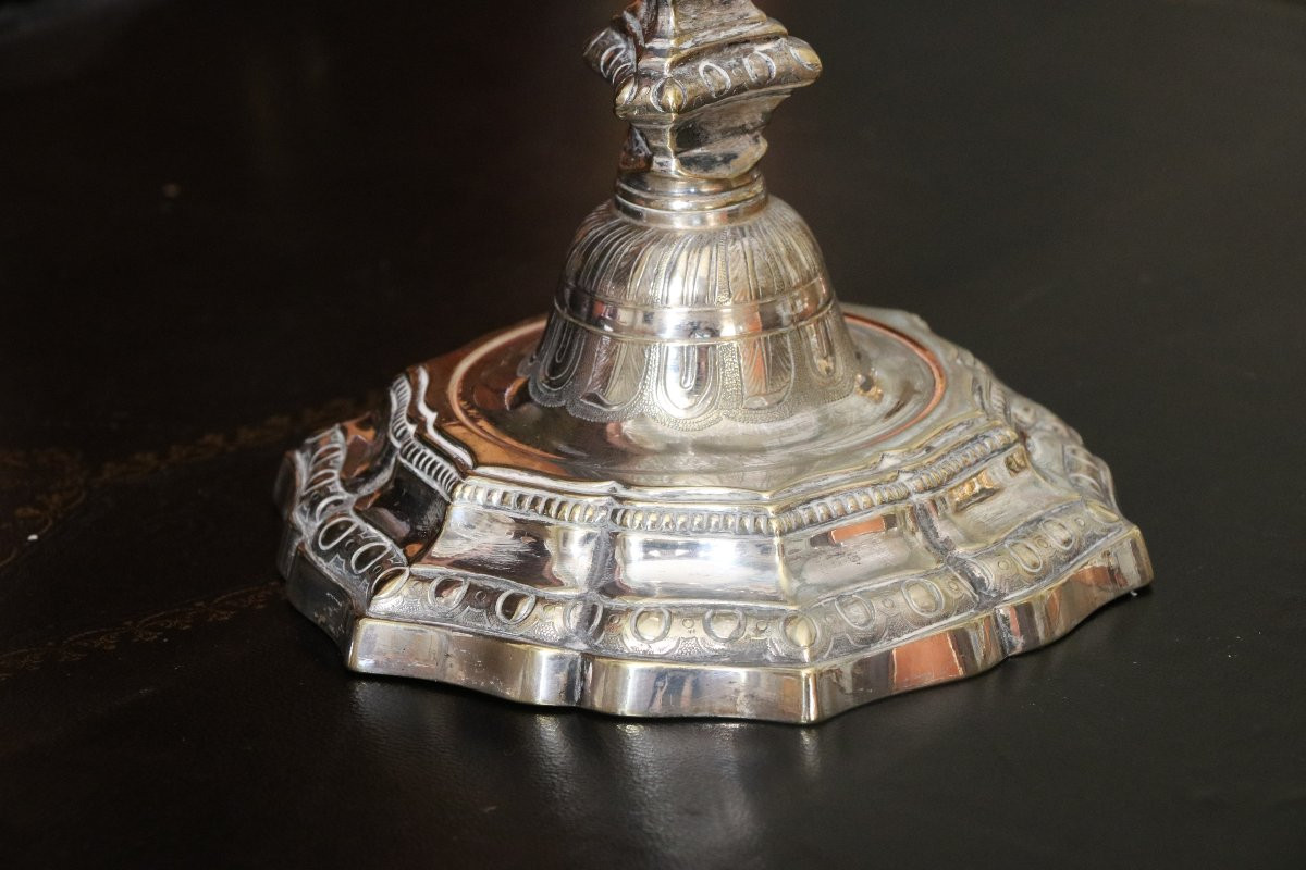 Paire de bougeoirs en métal argenté d’époque Louis XIV-photo-3