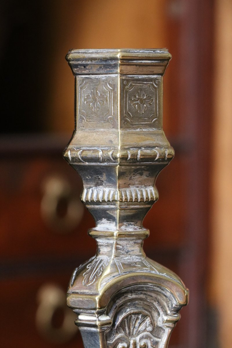 Paire de bougeoirs en métal argenté d’époque Louis XIV-photo-2
