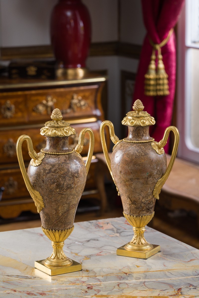 Paire de vases couverts d'époque Louis XVI
