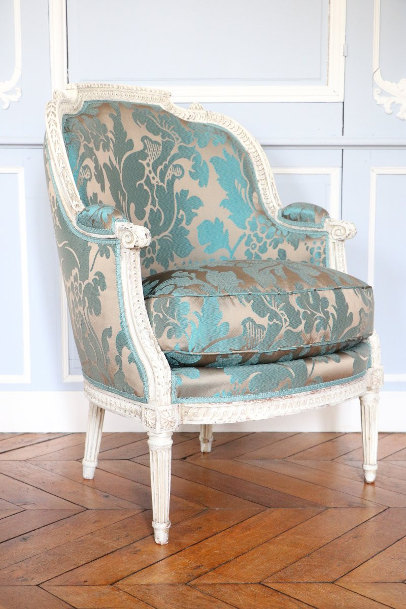 Pair Of Louis XVI Period Bergère Armchairs With Gendarme-hat Style Backs-photo-3