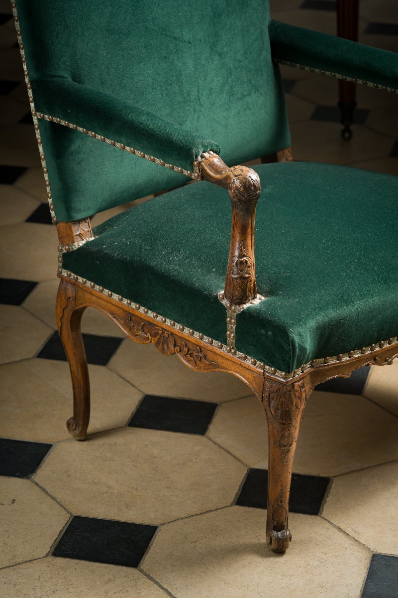 Pair Of Queen-style Armchairs In Stained And Carved Beech Wood-photo-2
