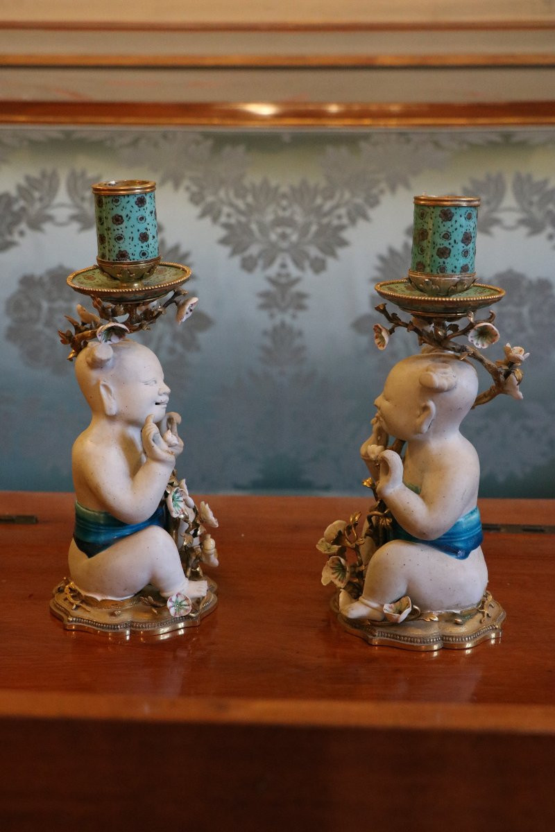 Pair Of Regency Style Candlesticks In Chinese Porcelain Mounted In Gilt Bronze-photo-3