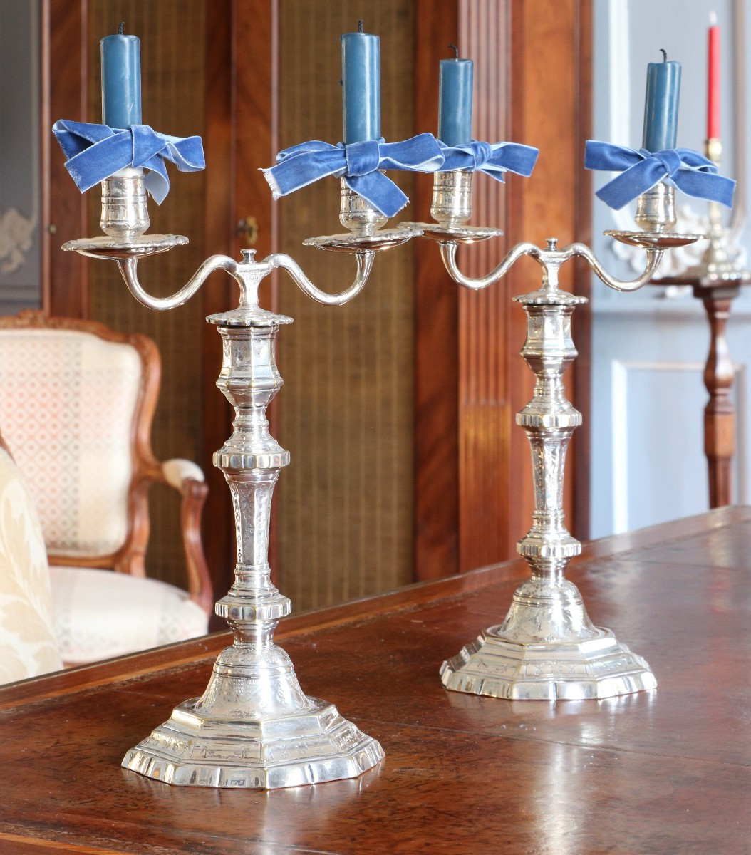 Paire de chandeliers en métal plaqué