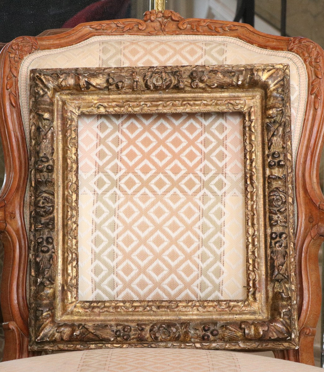 Cadre en bois doré et sculpté d’poque Louis XIV