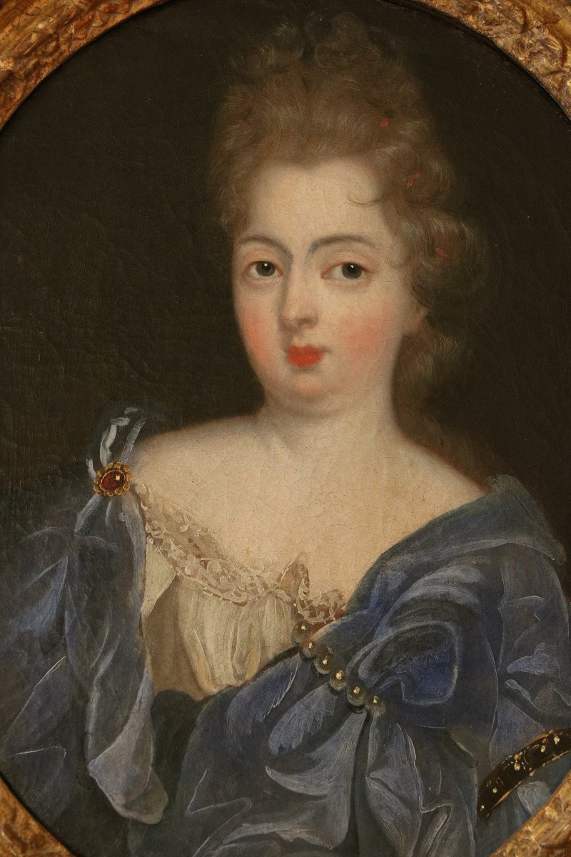 Portrait ovale de Madame de Creil, daté de 1669 -photo-2