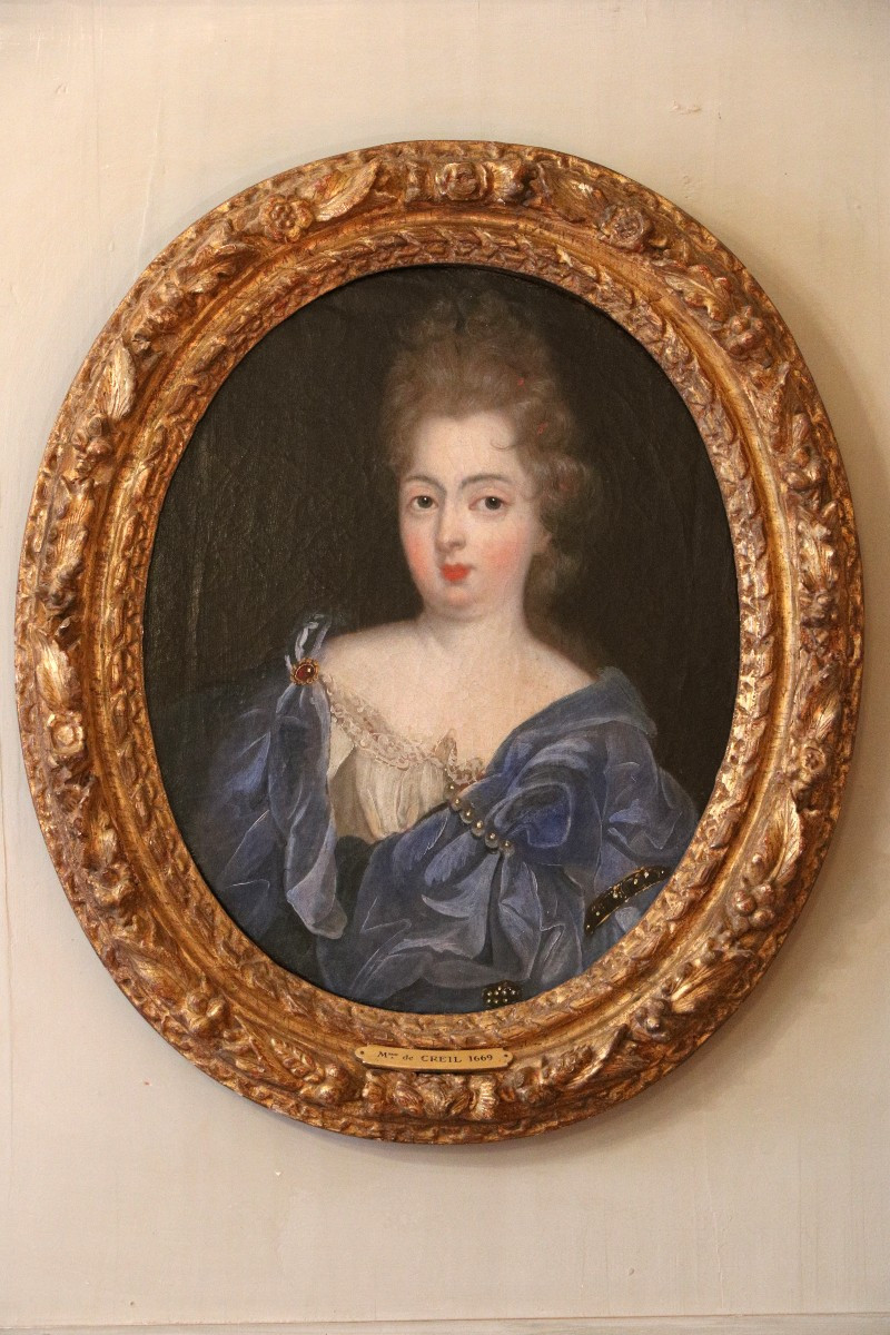 Portrait ovale de Madame de Creil, daté de 1669 