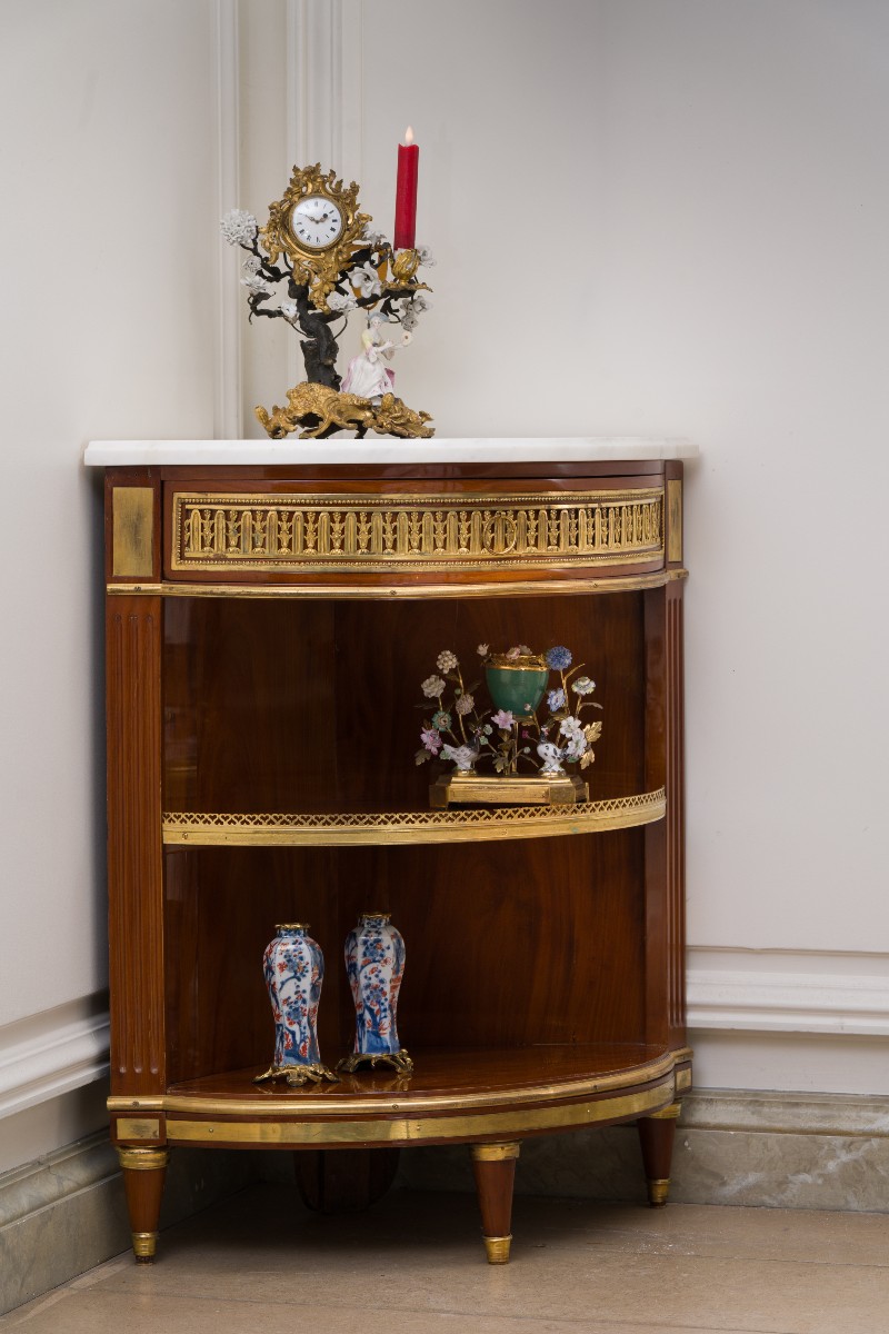 Paire d’encoignures estampillées G.Dester provenant du château de Dampierre