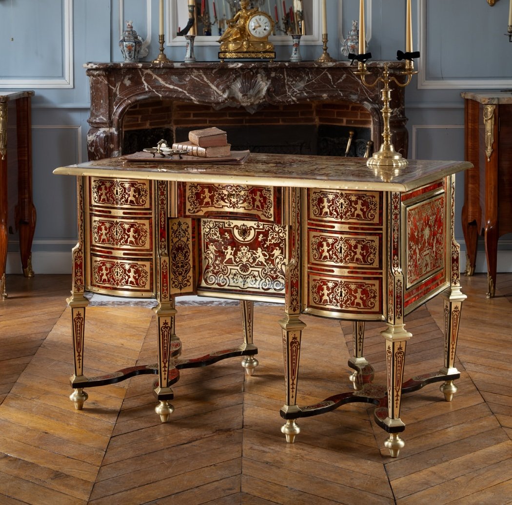 Bureau Mazarin en marqueterie Boulle