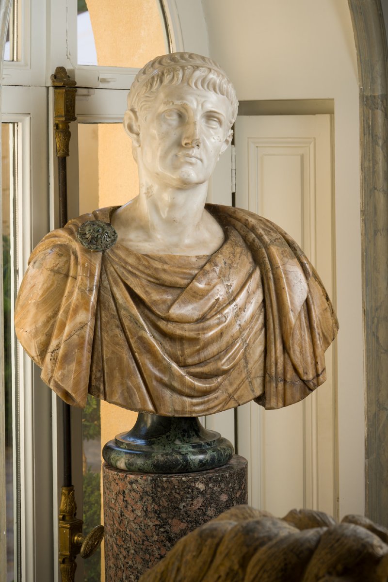 Pair Of 18th-century Marble Busts-photo-3