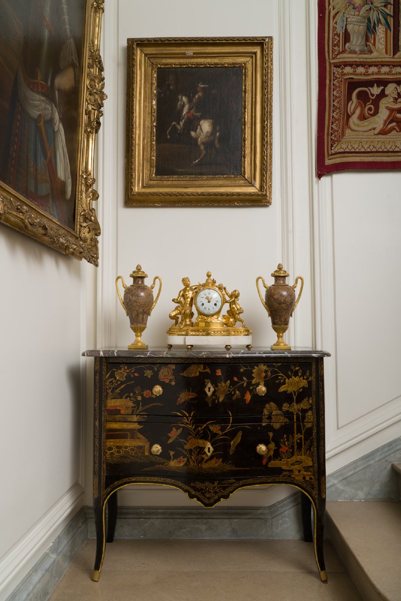 Commode sauteuse d’époque Louis XV, estampillée Delorme, laquée à la manière du japon-photo-2