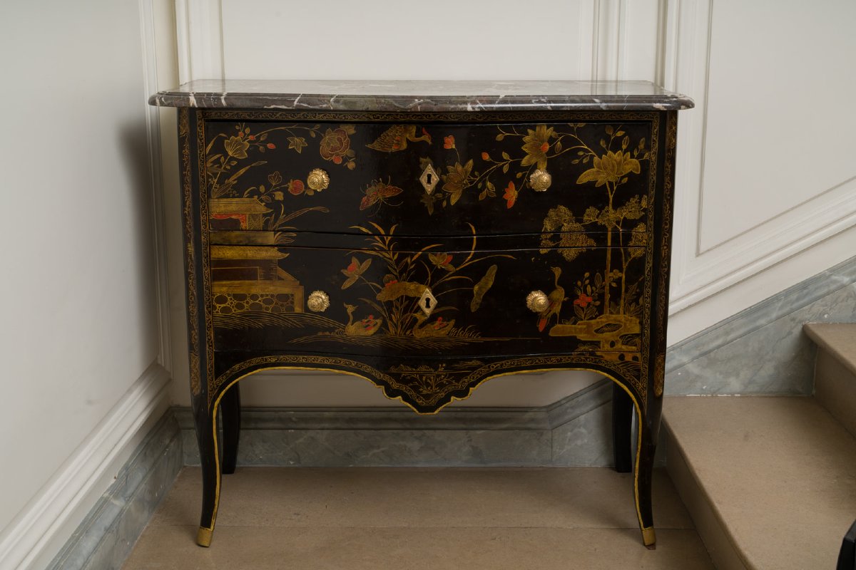 Commode sauteuse d’époque Louis XV, estampillée Delorme, laquée à la manière du japon-photo-3