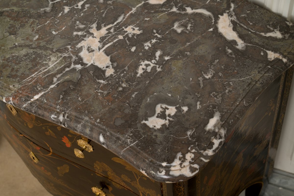 Commode sauteuse d’époque Louis XV, estampillée Delorme, laquée à la manière du japon-photo-4
