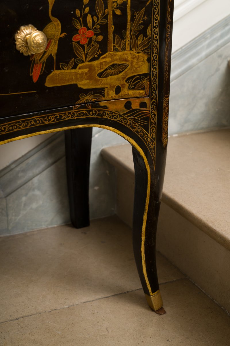 Commode sauteuse d’époque Louis XV, estampillée Delorme, laquée à la manière du japon-photo-4