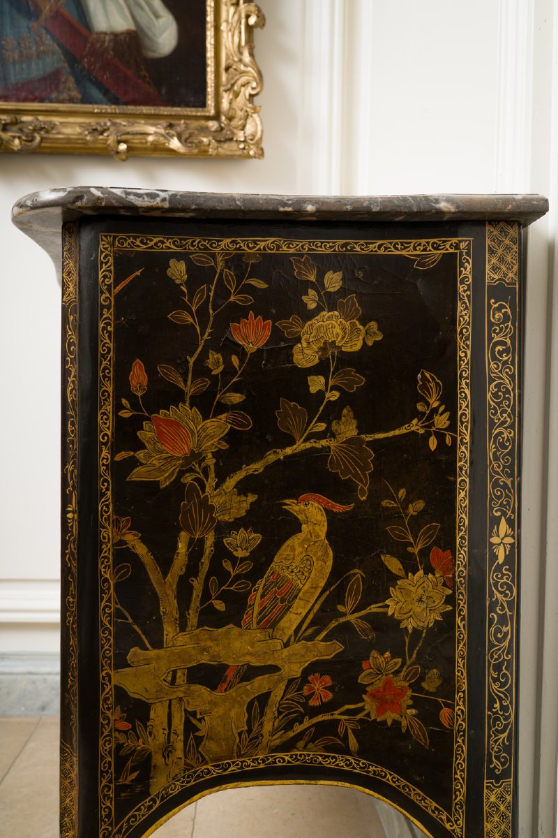 Commode sauteuse d’époque Louis XV, estampillée Delorme, laquée à la manière du japon-photo-6