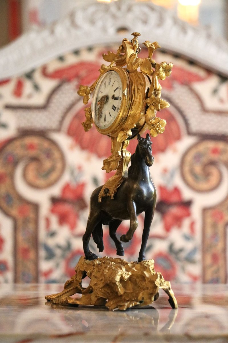 "horse" Table Clock, Louis XV Period, Chiseled And Gilded Bronze, With Patina-photo-2