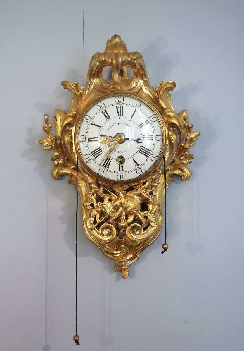 Cartel d’époque Louis XV en bronze doré, signé Saint Germain.