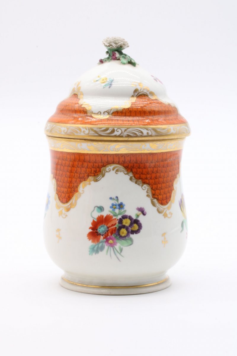 Pot Couvert Et Son Présentoir En Porcelaine De Vienne Appelé « cherbetlik »-photo-1