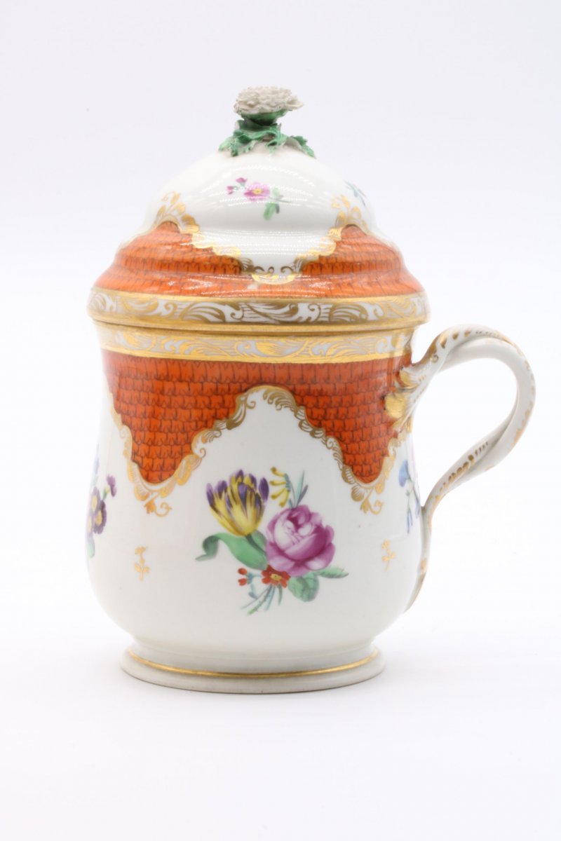 Covered Jar And Its Display In Vienna Porcelain Called -photo-2