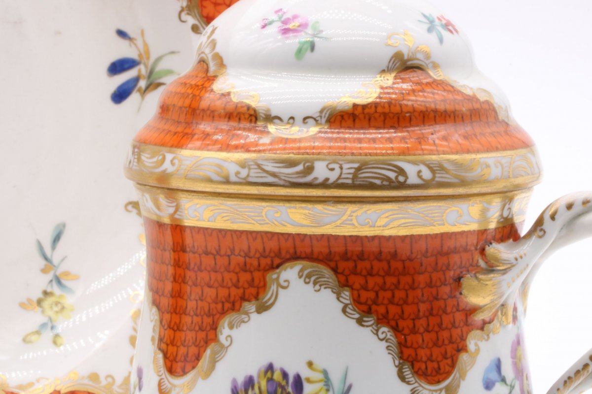 Covered Jar And Its Display In Vienna Porcelain Called -photo-4