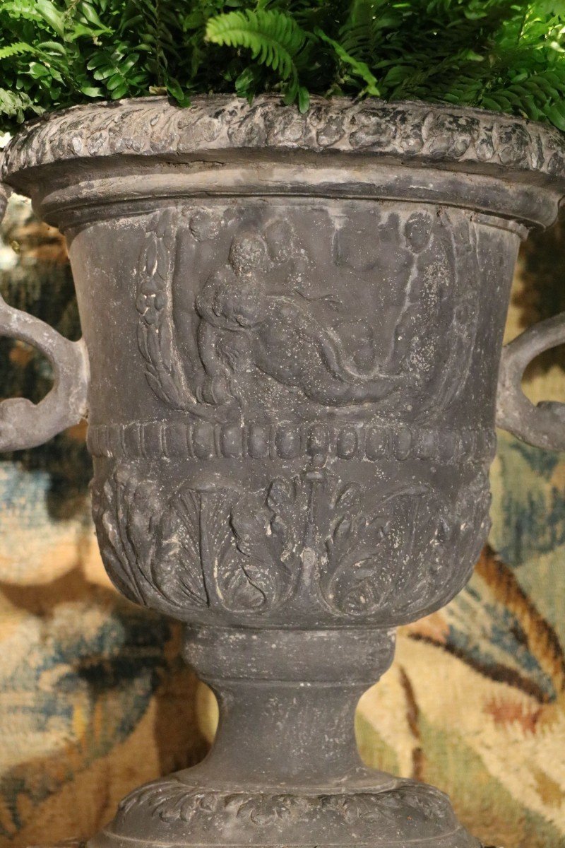 Paire De Vases De Forme Médicis En Plomb -photo-3