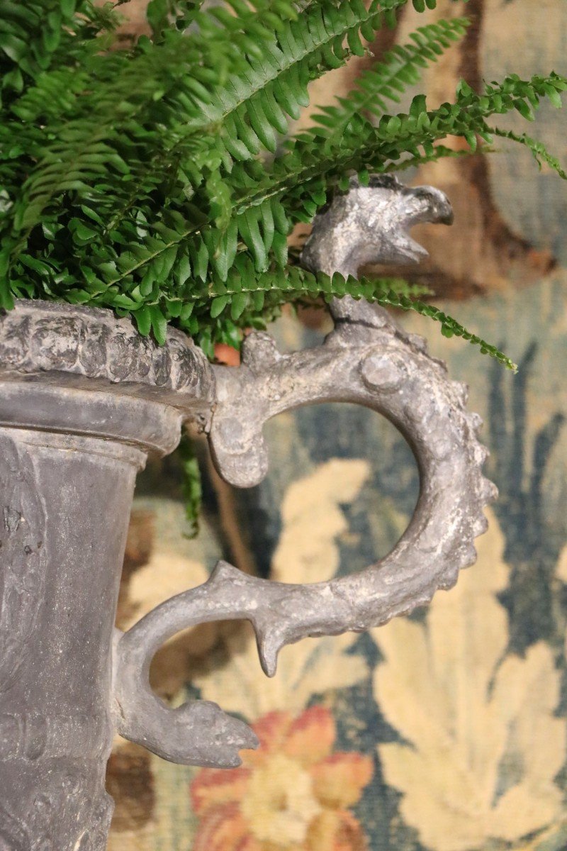 Paire De Vases De Forme Médicis En Plomb -photo-4