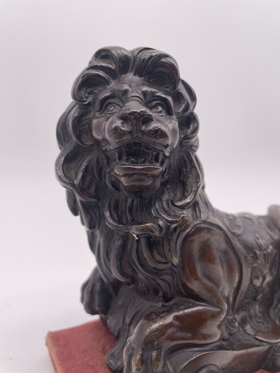 Lion Lying In Patinated Bronze-photo-3