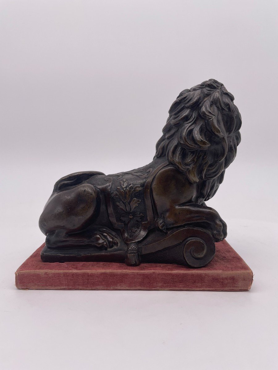 Lion Lying In Patinated Bronze-photo-2