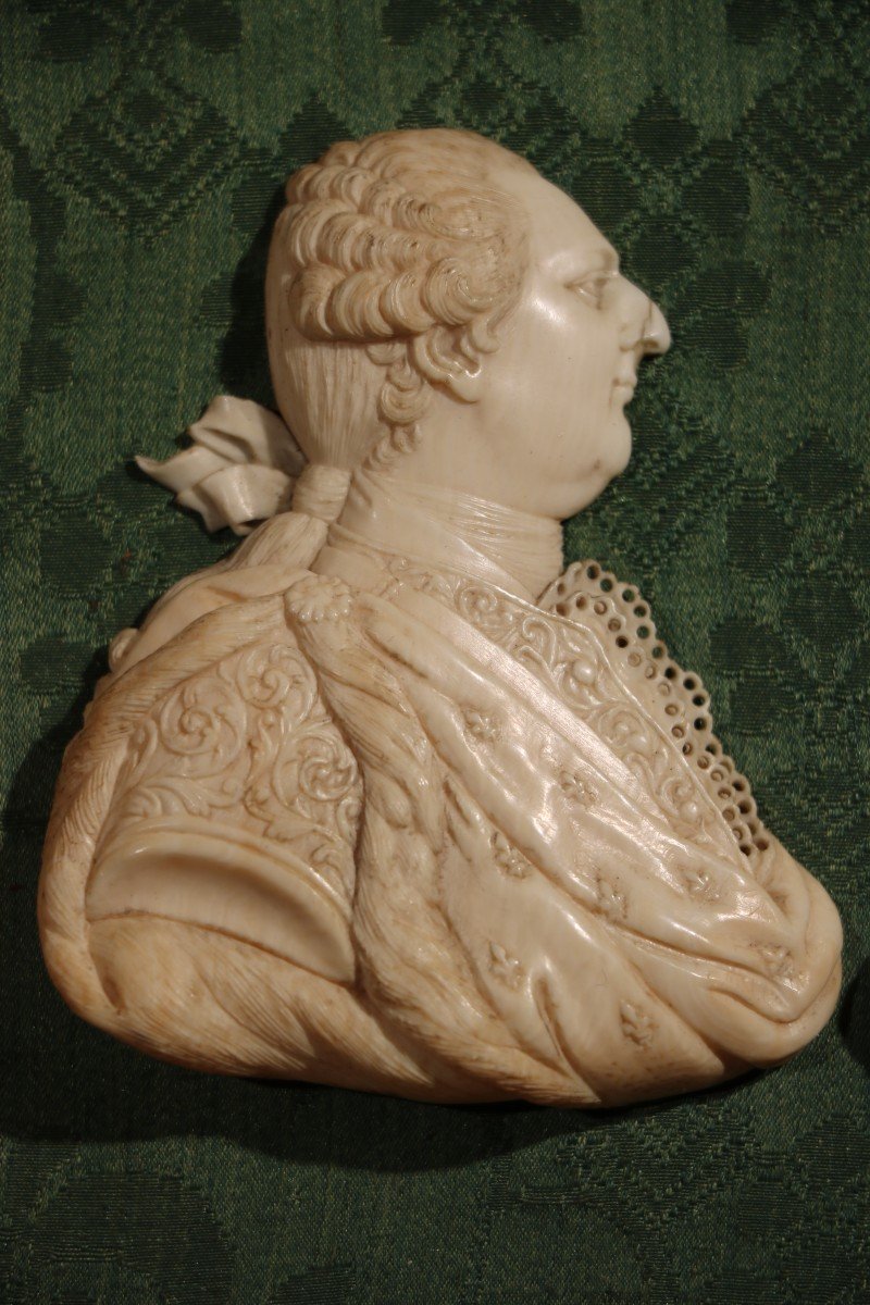 Profiles Of Louis XVI And Marie-antoinette-photo-1