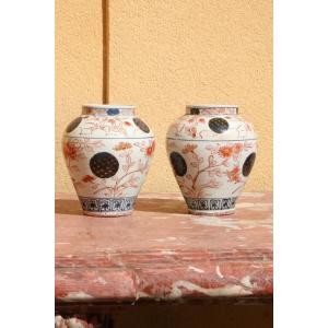 Paire de vases japonais Imari XVIIème