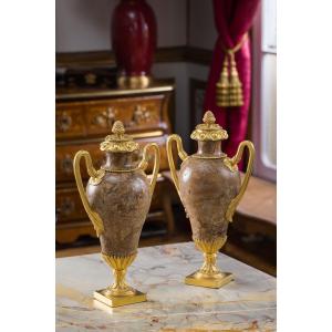 Paire de vases couverts d'époque Louis XVI