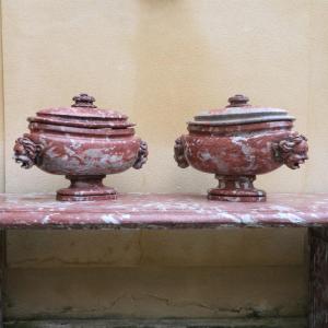 Paire de vases en marbre d'époque Louis XIV