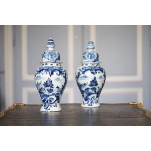 Paire De Vases En Faïence De Delft