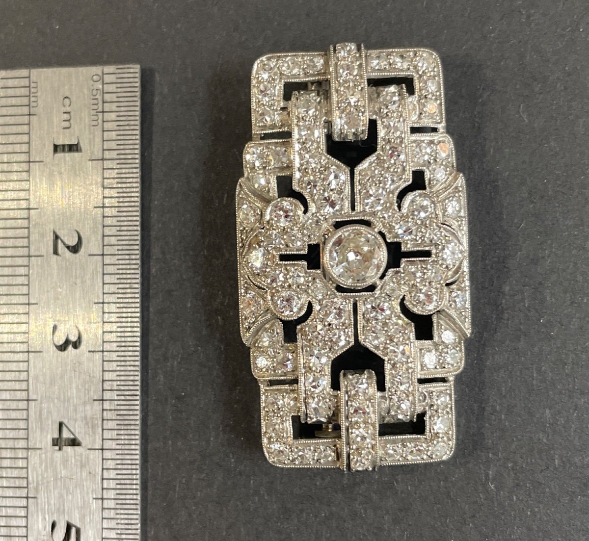 Broche Plaque En Platine Et Diamants.-photo-3