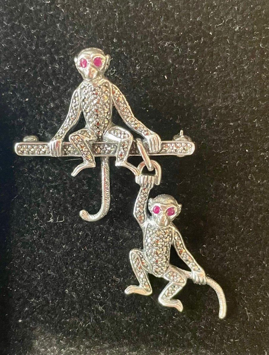 Broche Argent Marcassites Rubis