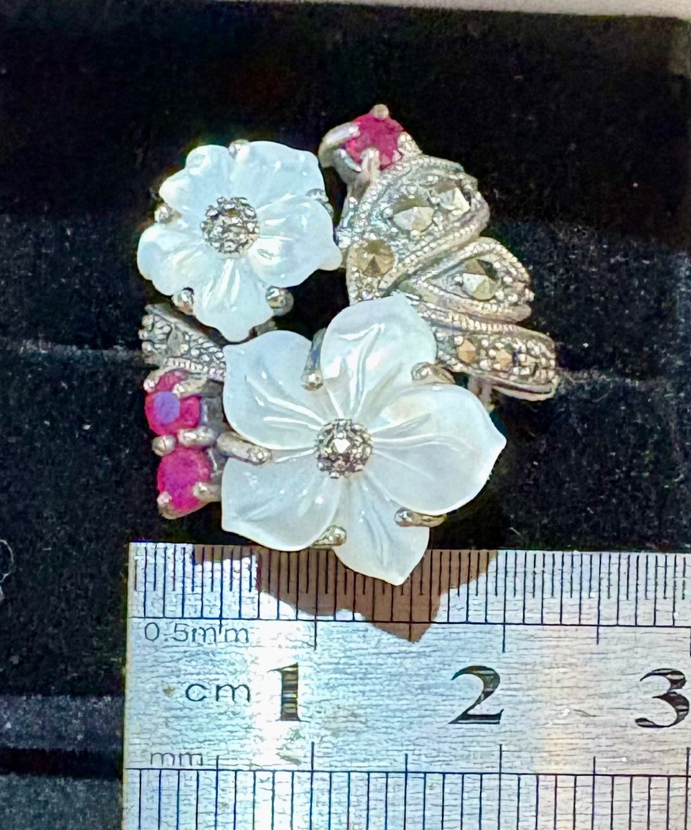 Mother-of-pearl Silver Flower Ring With Marcasite Rubies-photo-2