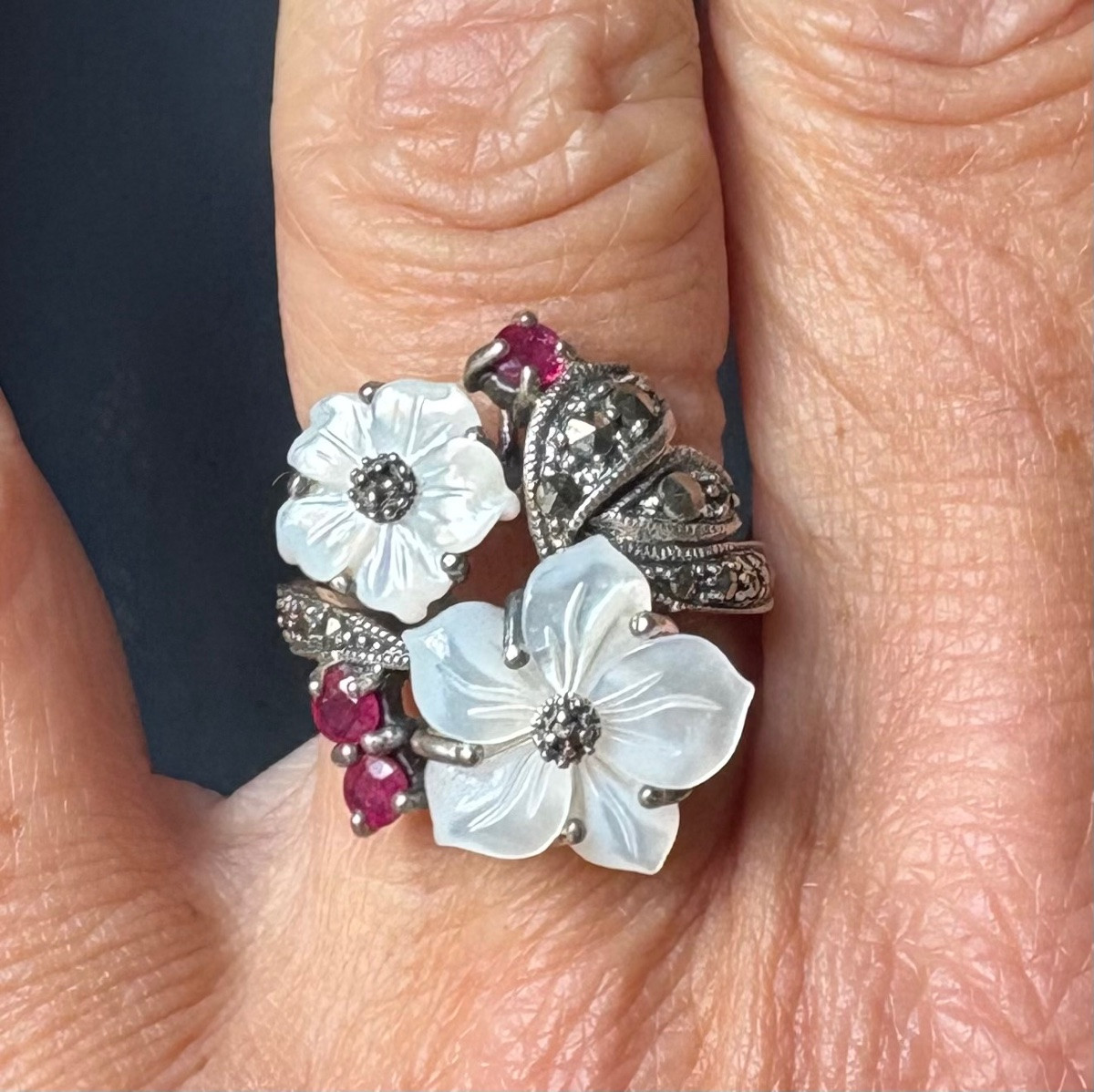 Mother-of-pearl Silver Flower Ring With Marcasite Rubies-photo-3