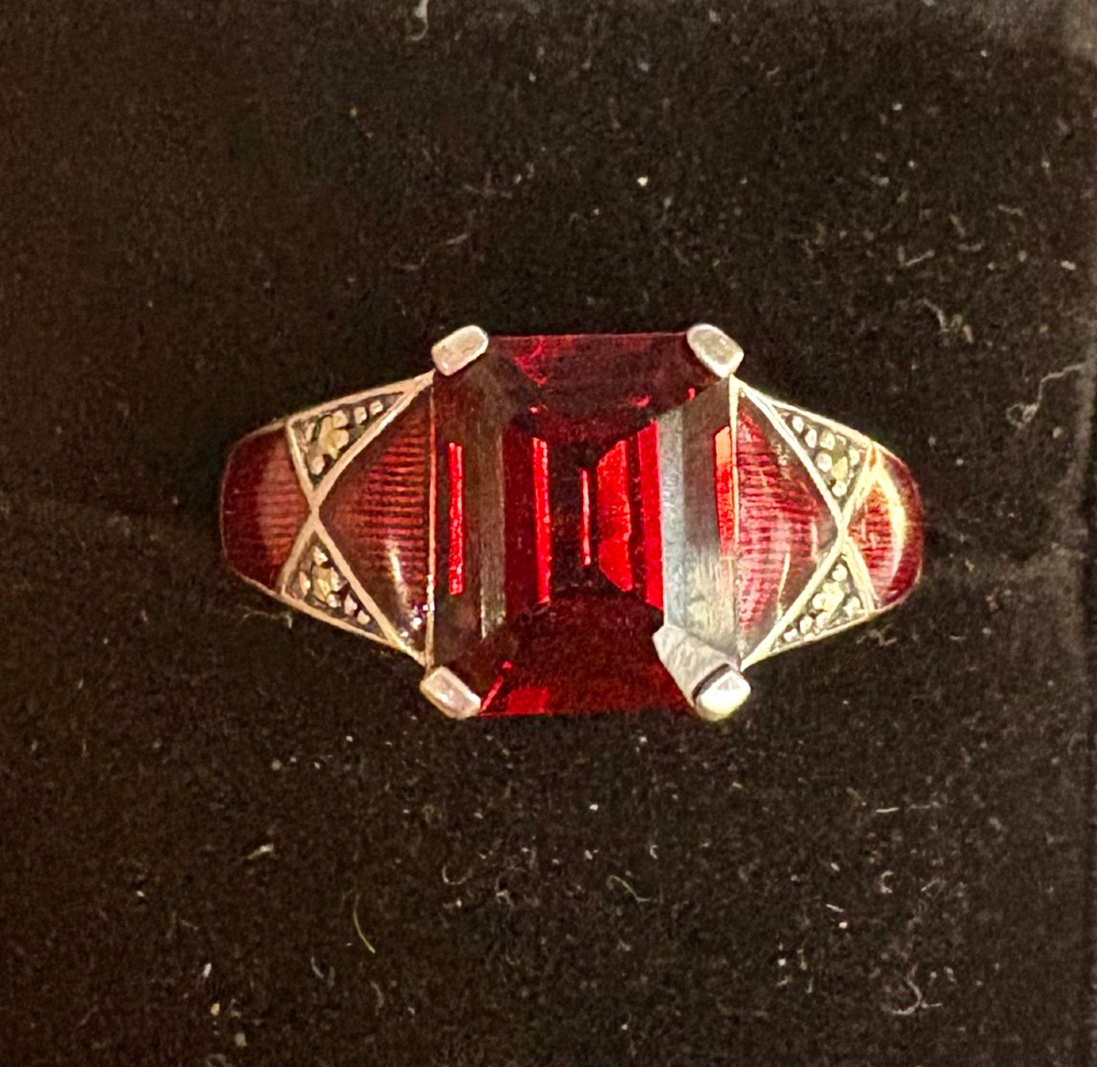 Silver Ring With Garnet And Marcasite Enamel