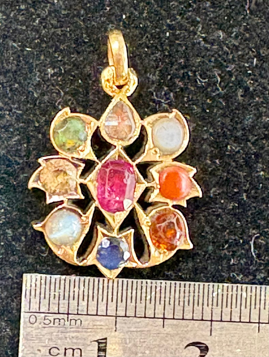 Pendentif navaratna or 18ct -photo-3