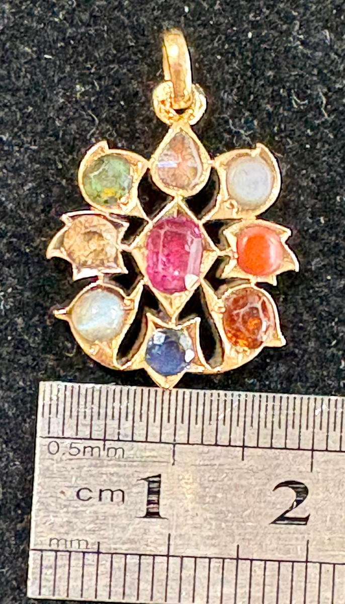 Pendentif navaratna or 18ct -photo-1