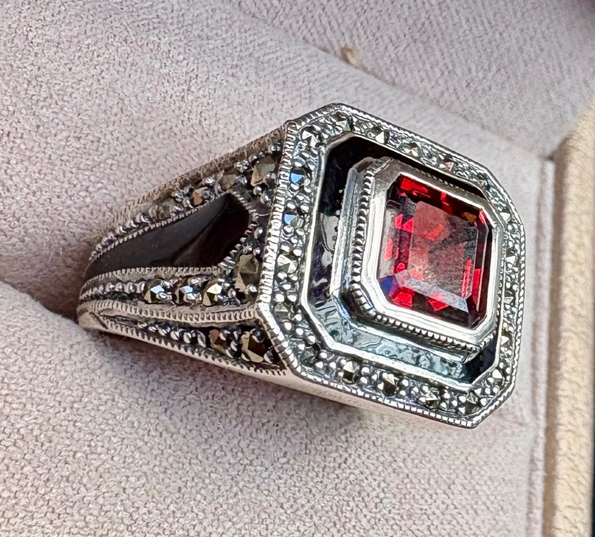 Bague argent grenat email et marcassites