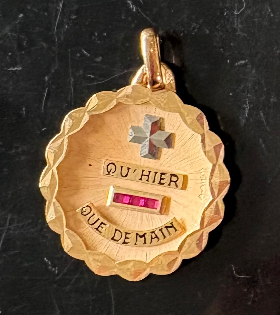 Augis Love Medal 18cts Gold
