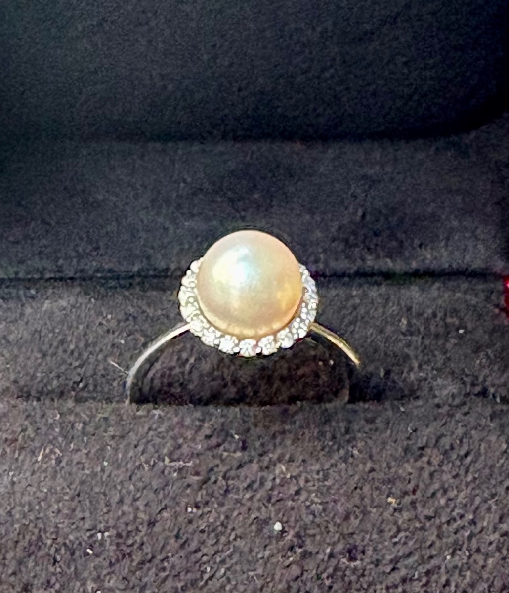White Gold Ring With Cultured Pearl And Diamonds -photo-1