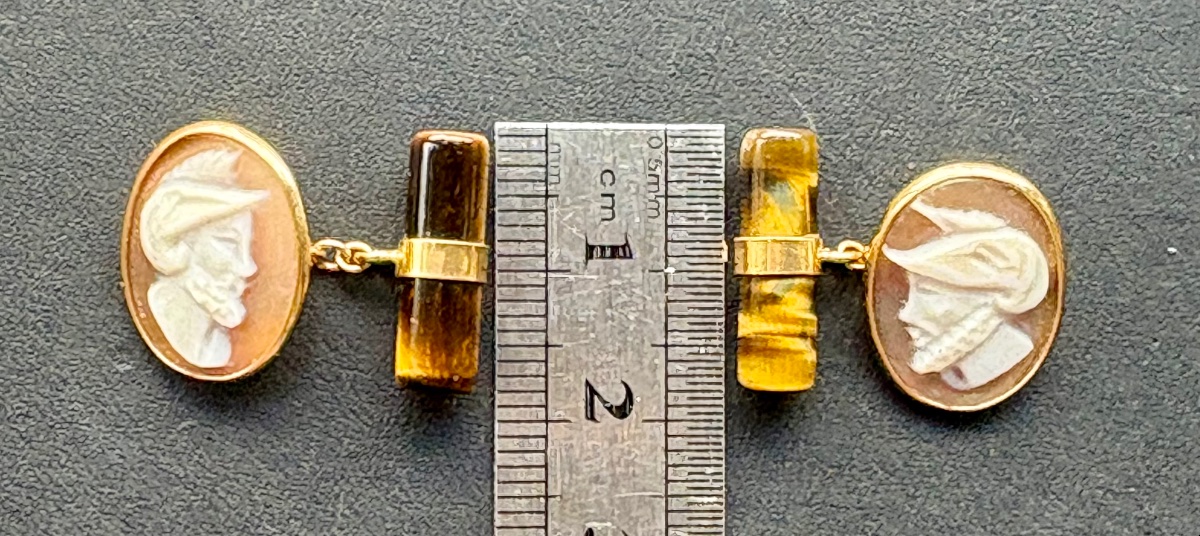 Gold Cameo Cufflinks -photo-2