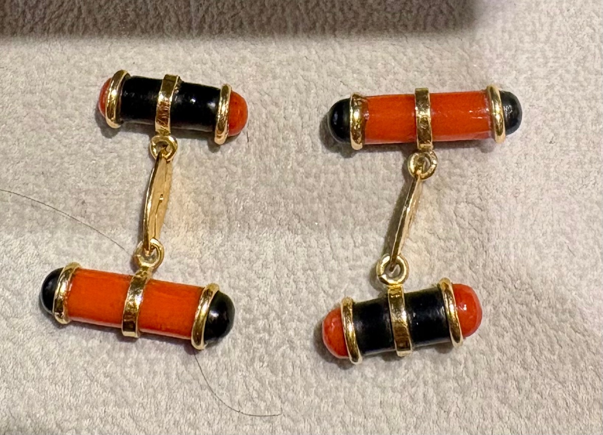 Boutons de manchette or18 cts corail et onyx